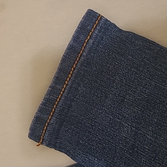 Vigoss 6X girl jeans with star embellishments on back packets - Picture 5 of 10